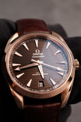 Bild in Galerie-Betrachter laden, Omega Seamaster Aqua Terra 22053412113001 Box + og. Papiere Rosegold
