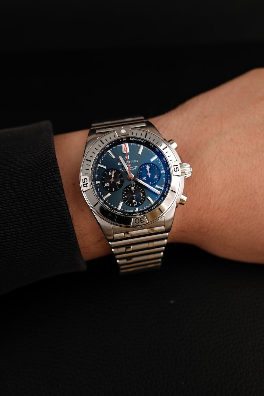 Breitling Chronomat B01 42 AB0134 Box + og. Papiere Blue Dial, 99% New, First Buyers Invoice, German Delivered