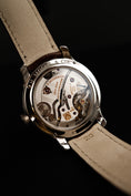 Bild in Galerie-Betrachter laden, H.Moser & Cie Endeavour Monard Centre Seconds 343505015 Box + og. Papiere Platinum
