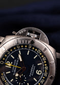 Charger l'image dans la visionneuse de la galerie, Panerai Luminor Submersible 1950 Pangaea Depth Gauge PAM00307 Box + og. Papiere Panerai Service 2024
