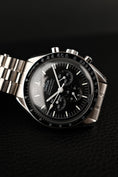 Carica l'immagine nel visualizzatore della galleria, Omega Speedmaster Professional Moonwatch 31030425001001 Box + og. Papiere German Delivered, First Buyer's Invoice
