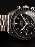 Carica l'immagine nel visualizzatore della galleria, Omega Speedmaster Professional Moonwatch 31030425001001 Box + og. Papiere German Delivered, First Buyer's Invoice
