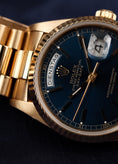 Carica l'immagine nel visualizzatore della galleria, Rolex Day-Date 36 18238  Box + og. Papiere Blue Stick Dial, LC100, First Buyer's Invoice
