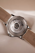 Load image into Gallery viewer, Corum Admiral's Cup Legend 38 Mystery Moon A384/03118 Box + og. Papiere
