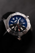 Load image into Gallery viewer, Breitling Avenger II GMT A3239011/BC35 Original Papiere
