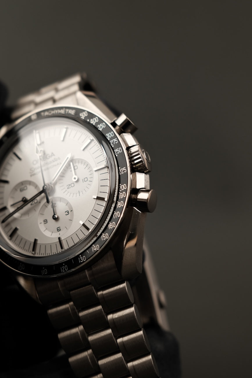 Omega Speedmaster Moonwatch Canopus Gold 31060425002001 Box + og. Papiere German Delivered, First Buyer's Invoice