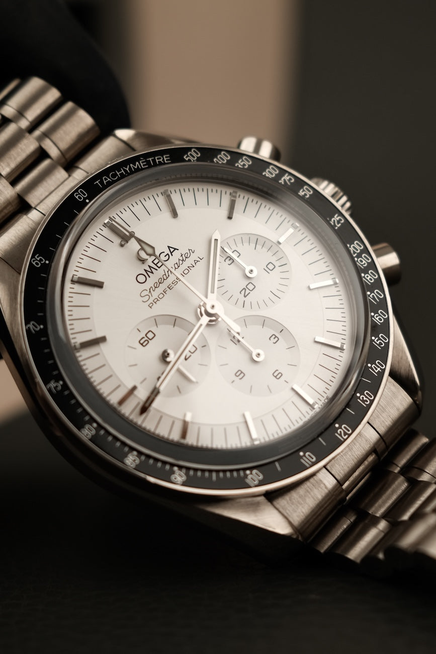 Omega Speedmaster Moonwatch Canopus Gold 31060425002001 Box + og. Papiere German Delivered, First Buyer's Invoice