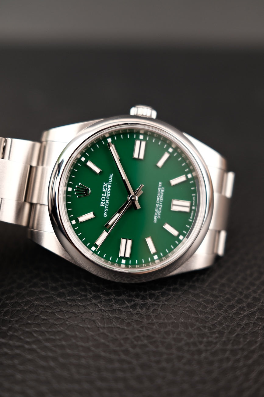 Rolex Oyster Perpetual 41 124300 Box + og. Papiere Green Dial