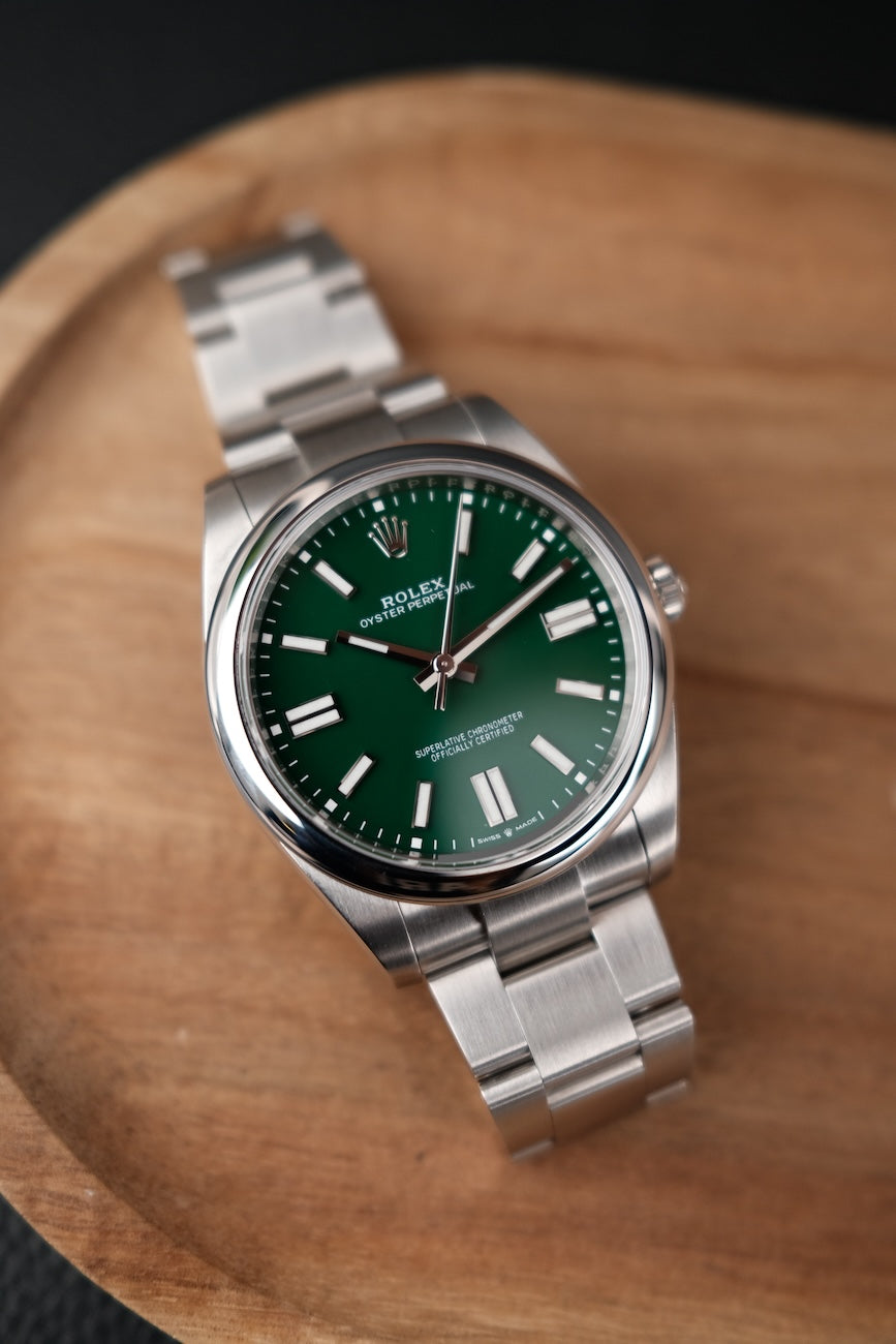 Rolex Oyster Perpetual 41 124300 Box + og. Papiere Green Dial