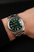 Carica l'immagine nel visualizzatore della galleria, Rolex Oyster Perpetual 41 124300 Box + og. Papiere Green Dial
