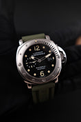 Bild in Galerie-Betrachter laden, Panerai Luminor Submersible PAM00024 Box + og. Papiere D-Series, German Delivered
