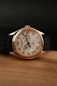 Bild in Galerie-Betrachter laden, Patek Philippe Annual Calendar 5035R Original Papiere Rose Gold Cream Dial Additional Extract
