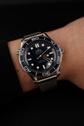 Load image into Gallery viewer, Omega Seamaster Diver 300 M 21030422003002 Box + og. Papiere James Bond 60th Anniversary Special Edition, New, German Delivered, Partly Stickered
