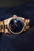 Load image into Gallery viewer, Rolex Day-Date 36 18238 Box + og. Papiere Rare Cobalt Blue Stick Dial
