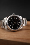 Carica l'immagine nel visualizzatore della galleria, Rolex Oyster Perpetual 39  114300 Box + og. Papiere Black Dial
