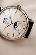 Charger l'image dans la visionneuse de la galerie, A. Lange und Söhne Saxonia  384026 Box + og. Papiere Moonphase, White Gold, German Delivered
