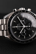 Charger l'image dans la visionneuse de la galerie, Omega Speedmaster Professional Moonwatch 31030425001002 Box + og. Papiere
