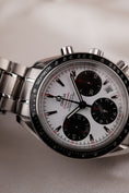 Carica l'immagine nel visualizzatore della galleria, Omega Speedmaster Date 32330404004001 Box + og. Papiere LC DE
