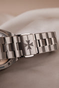 Carica l'immagine nel visualizzatore della galleria, Vacheron Constantin Overseas 4500V/110A-B126 Box + og. Papiere Silver Dial
