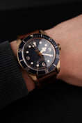 Bild in Galerie-Betrachter laden, Tudor Black Bay Bronze 79250BB Box + og. Papiere Bucherer Edition Blue
