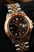 Cargar la imagen en la vista de la galería, Rolex GMT-Master Rootbeer 16753 Box Nipple Tritium Dial Tiger Eye Jubilee
