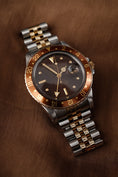 Cargar la imagen en la vista de la galería, Rolex GMT-Master Rootbeer 16753 Box Nipple Tritium Dial Tiger Eye Jubilee
