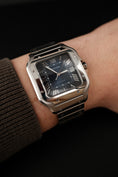 Carica l'immagine nel visualizzatore della galleria, Cartier Santos WSSA0071 Box + og. Papiere Blue Dial, 2024
