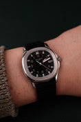 Bild in Galerie-Betrachter laden, Patek Philippe Aquanaut 5064 Quartz
