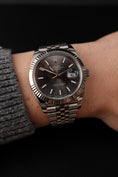 Bild in Galerie-Betrachter laden, Rolex Datejust 41 126334 Box + og. Papiere Grey Rhodium, LC100
