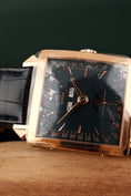 Bild in Galerie-Betrachter laden, Omega Cosmic 1951 Museum Collection Collector´s Series Number Two 57018000  Box + og. Papiere NOS NEVER WORN Rose Triple Date
