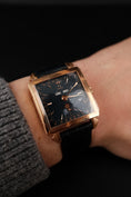 Bild in Galerie-Betrachter laden, Omega Cosmic 1951 Museum Collection Collector´s Series Number Two 57018000  Box + og. Papiere NOS NEVER WORN Rose Triple Date
