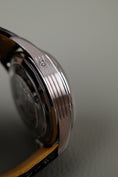 Charger l'image dans la visionneuse de la galerie, Breitling Premier B25 Datora 42 AB2510 Box + og. Papiere Salmon Dial
