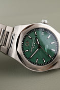 Bild in Galerie-Betrachter laden, Girard Perregaux Laureato 81010-11-3153-1CM Box + og. Papiere Green Dial, New
