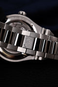 Load image into Gallery viewer, Girard Perregaux Laureato 81010 Box + og. Papiere Blue Dial 42mm
