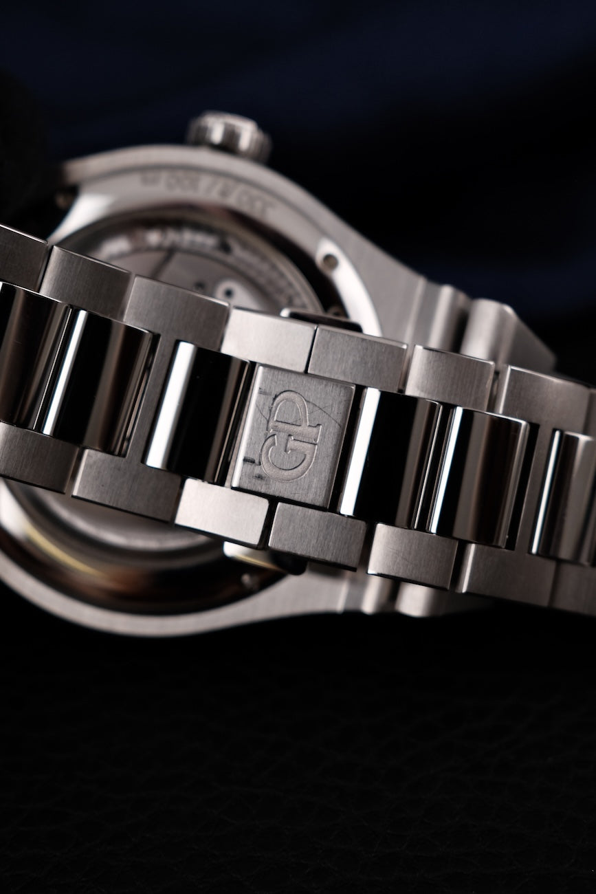 Girard Perregaux Laureato 81010 Box + og. Papiere Blue Dial 42mm