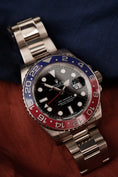 Cargar la imagen en la vista de la galería, Rolex GMT-Master II Whitegold 116719BLRO Box + og. Papiere PEPSI Rolex Service Black Dial Oyster
