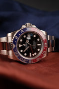 Cargar la imagen en la vista de la galería, Rolex GMT-Master II Whitegold 116719BLRO Box + og. Papiere PEPSI Rolex Service Black Dial Oyster
