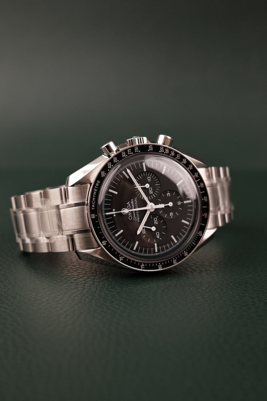 Omega Speedmaster Moonwatch 31130423001005 Box + og. Papiere NEW Stickered