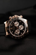 Carica l'immagine nel visualizzatore della galleria, Rolex Daytona 126515LN Box + og. Papiere Rosegold Oysterflex Black Dial NEW
