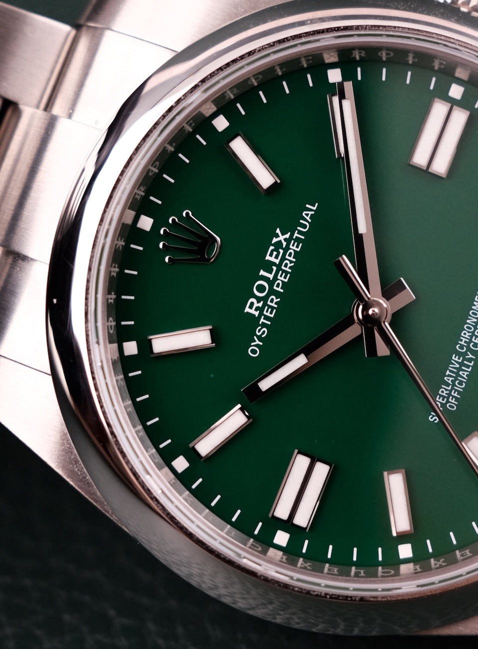 Rolex Oyster Perpetual 41 124300 Box + og. Papiere Green Dial, 41mm