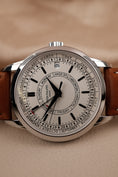 Load image into Gallery viewer, Patek Philippe Calatrava 5212A-001 Box + og. Papiere Weekly Calendar, 40mm, NEW, German Delivered
