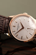 Load image into Gallery viewer, Patek Philippe Calatrava 5196R-001 Box + og. Papiere 18k Rosegold
