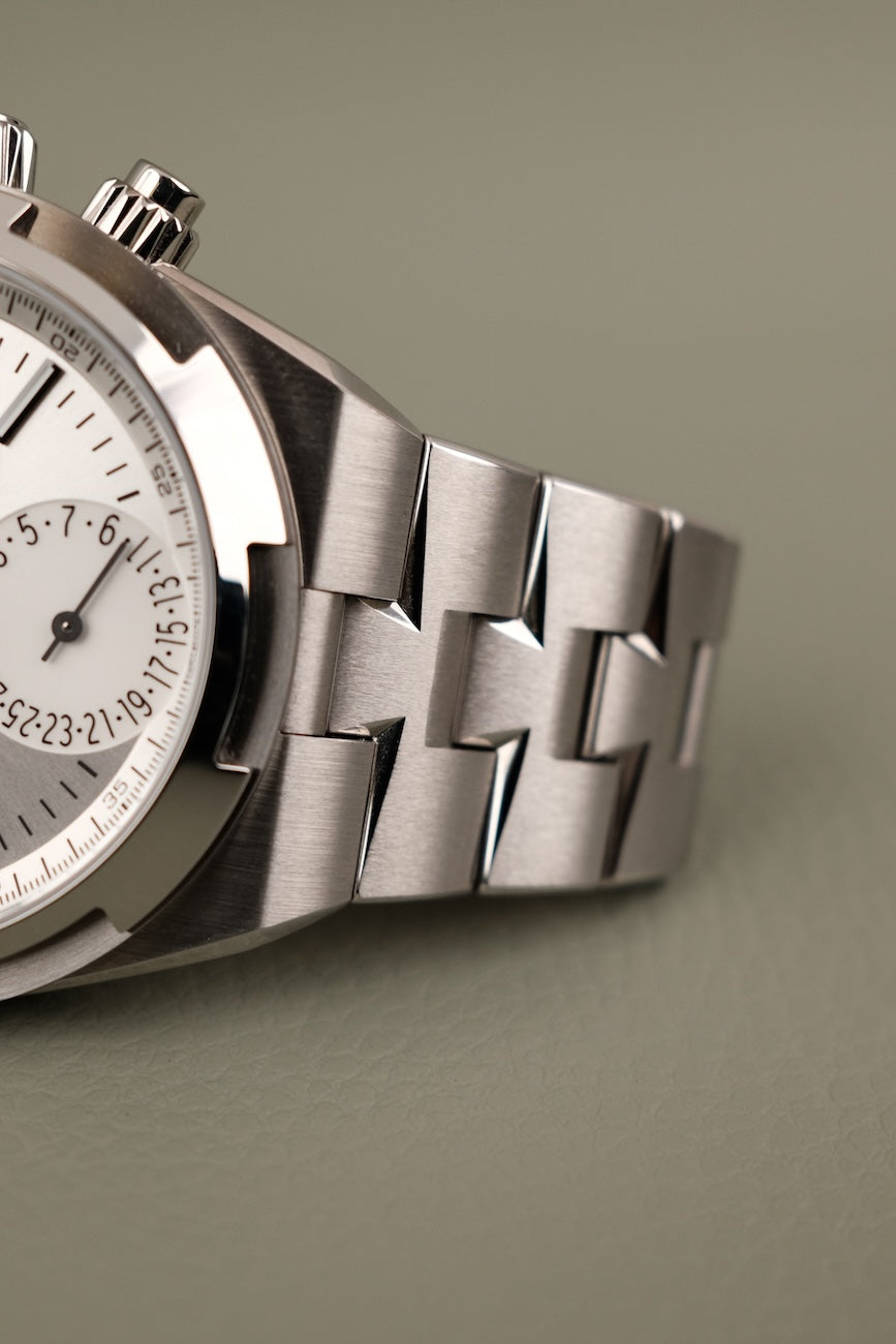 Vacheron Constantin Overseas Dual Time 7920V Box + og. Papiere Silver Dial 2025 German First Buyer´s Invoice