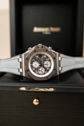 Load image into Gallery viewer, Audemars Piguet Royal Oak Offshore 26470IO Box + og. Papiere Ghost AP Service 2024 26470IO.OO.A006CA.01.A
