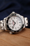 Load image into Gallery viewer, Omega Seamaster Diver 300 M 21030422004001 Box + og. Papiere White Dial
