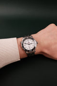 Load image into Gallery viewer, Omega Seamaster Diver 300 M 21030422004001 Box + og. Papiere White Dial
