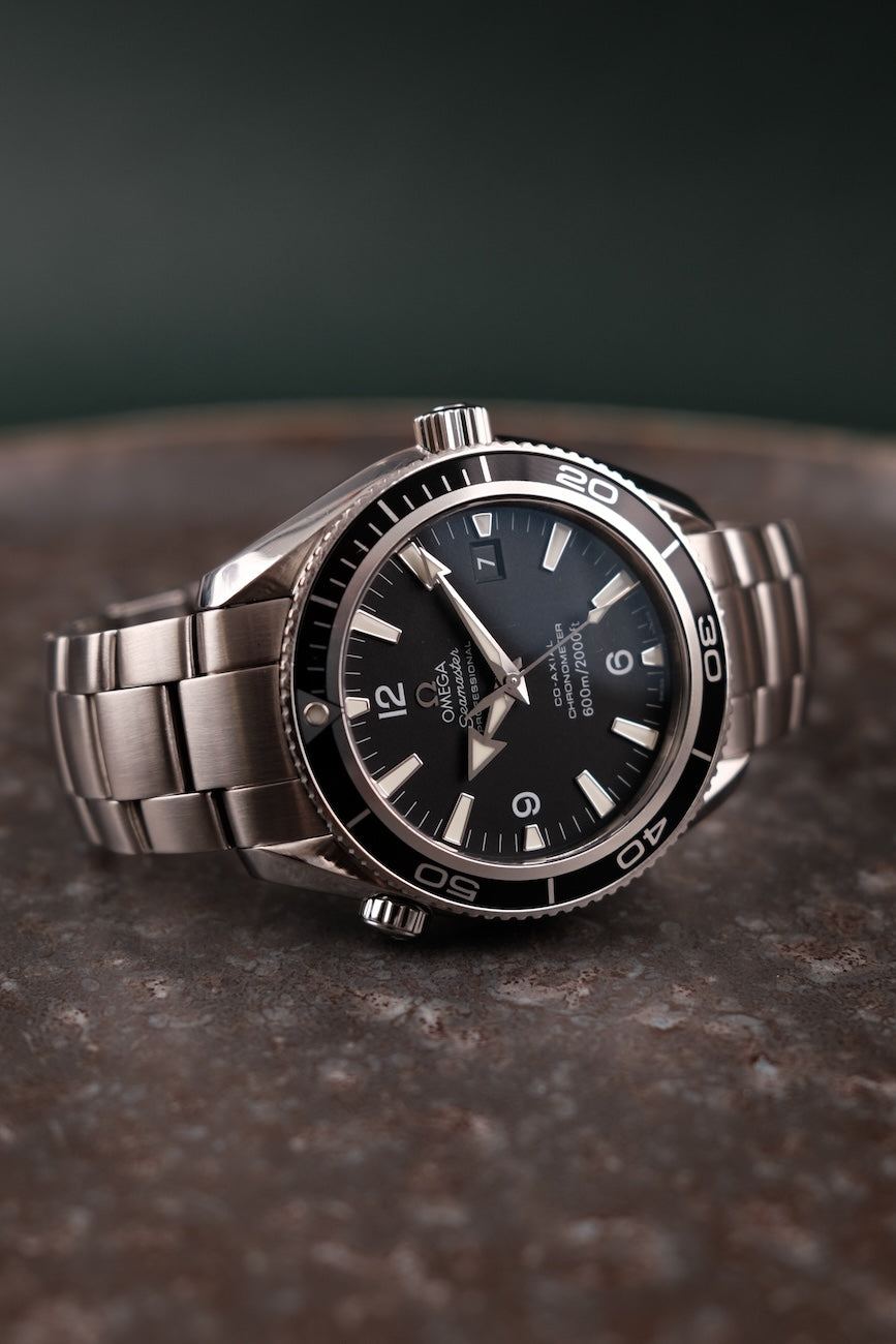 Omega Seamaster Planet Ocean 22015000  Box + og. Papiere 42mm, German First Buyer's Invoice, SERVICED