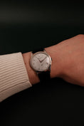 Bild in Galerie-Betrachter laden, Patek Philippe Calatrava 5196G-001 Box + og. Papiere White Gold, Patek Service 2025
