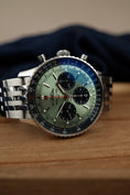 Charger l'image dans la visionneuse de la galerie, Breitling Navitimer 1 B01 Chronograph 43 AB0138241L1P1 Box + og. Papiere Green Dial, First Buyer's Invoice, German Delivered
