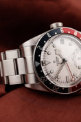 Carica l'immagine nel visualizzatore della galleria, Tudor Black Bay GMT 79830RB Box + og. Papiere White Dial, Pepsi
